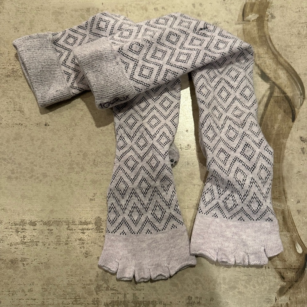Half toe slouch grip socks